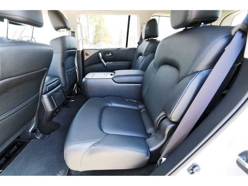 Used 2024 Nissan Armada SL w/ Captain's Chairs Package image 13