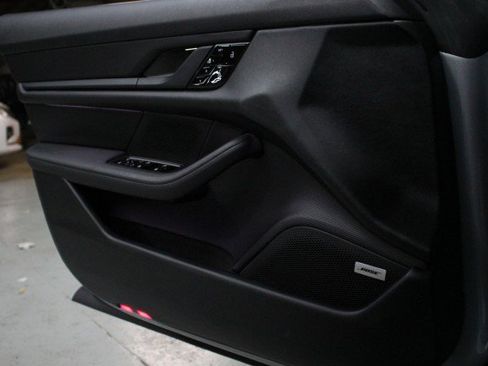 Used 2021 Porsche Taycan 4S w/ Premium Package image 20