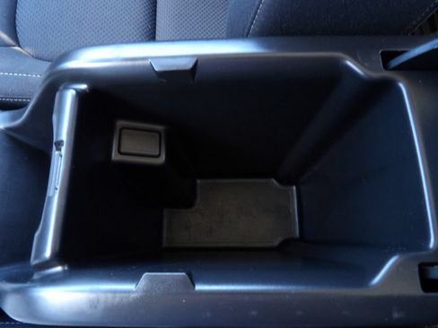 Used 2022 Chevrolet Colorado LT w/ Fleet Safety Package RWD image 26
