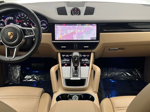 Used 2021 Porsche Cayenne image 28