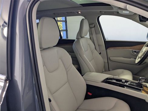 Used 2022 Volvo XC90 T6 Momentum w/ Advanced Package image 28