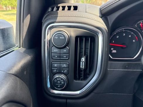 Used 2021 Chevrolet Silverado 2500 LTZ AWD/4WD image 17