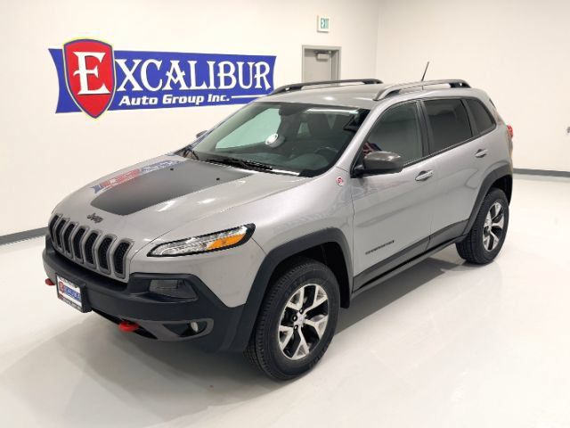Used 2015 Jeep Cherokee Trailhawk w/ Comfort/Convenience Group AWD/4WD image 4