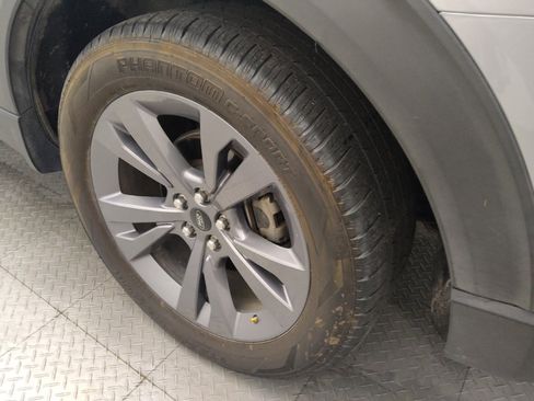 Used 2021 Ford Explorer XLT w/ Equipment Group 202A image 31