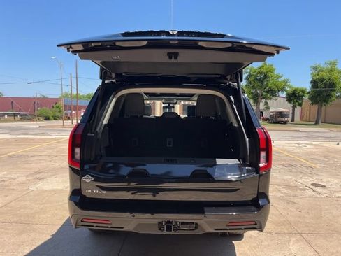 Used 2025 Ford Expedition Active AWD/4WD image 38