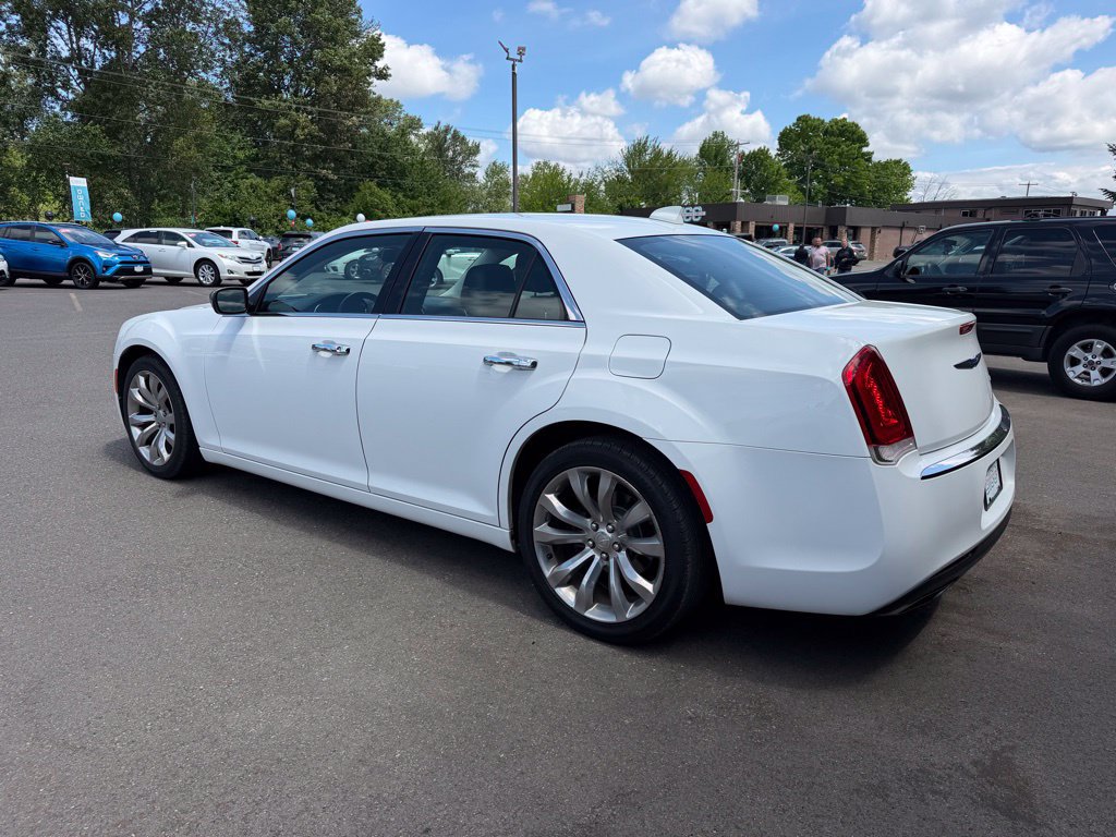 Used 2019 Chrysler 300 Limited RWD image 4