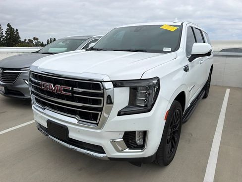 Used 2021 GMC Yukon XL SLT w/ SLT Premium Package AWD/4WD image 2