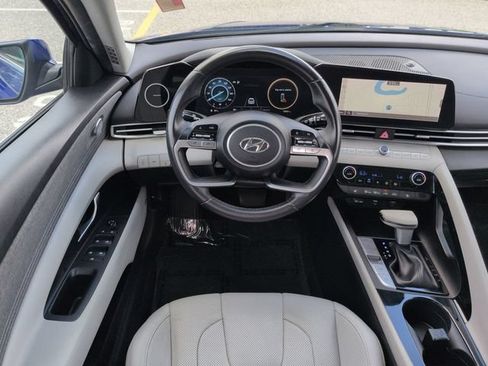 Used 2023 Hyundai Elantra Limited FWD image 15