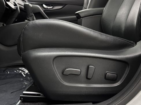 Used 2017 Nissan Rogue SL w/ SL Premium Package FWD image 14