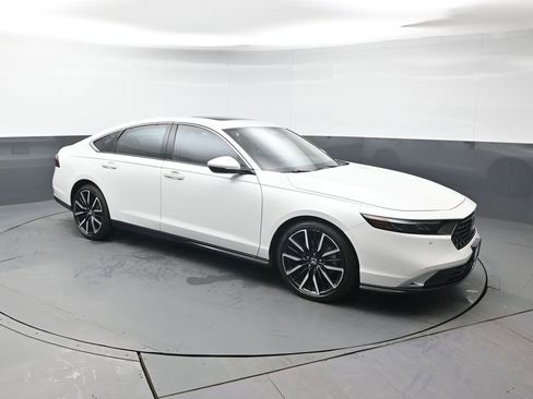 Used 2024 Honda Accord Touring image 8