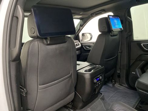 Used 2023 Chevrolet Tahoe Z71 w/ Luxury Package image 16