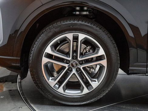 Certified 2025 Audi Q5 Premium w/ Convenience Package image 12