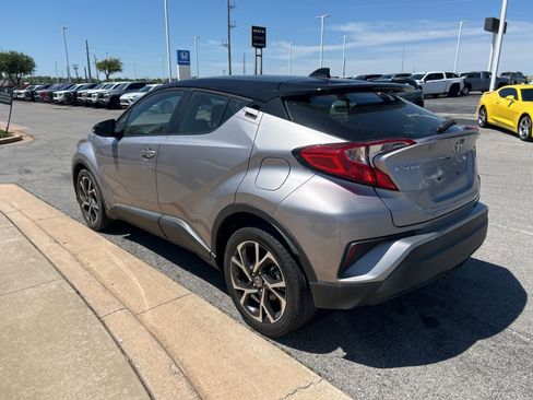 Used 2020 Toyota C-HR XLE FWD image 7