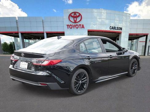 Used 2025 Toyota Camry SE FWD image 5