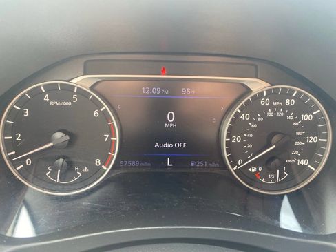 Used 2024 Nissan Altima 2.5 SV FWD image 13