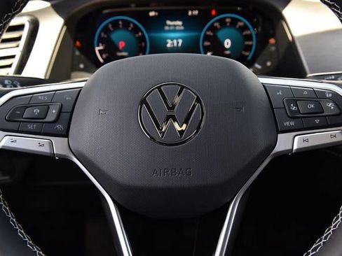 New 2026 Volkswagen Atlas Cross Sport SE FWD image 17