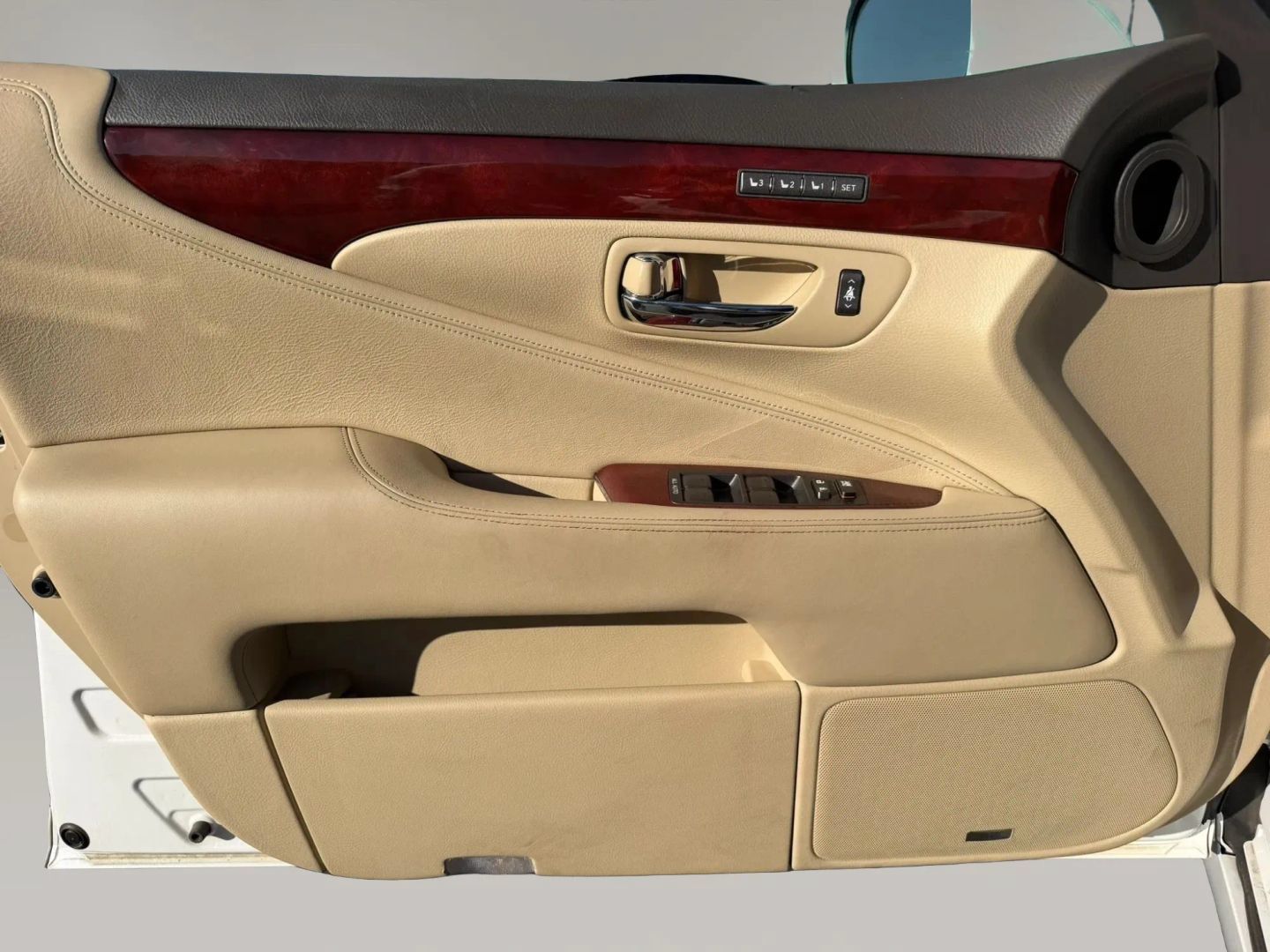 Used 2007 Lexus LS 460 RWD image 9