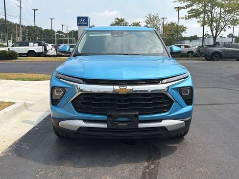 Used 2025 Chevrolet TrailBlazer LT FWD image 3
