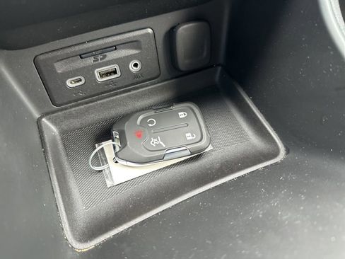 Used 2024 GMC Terrain SLT w/ Infotainment Package II image 22