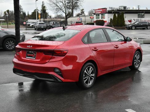 Used 2024 Kia Forte LXS image 8