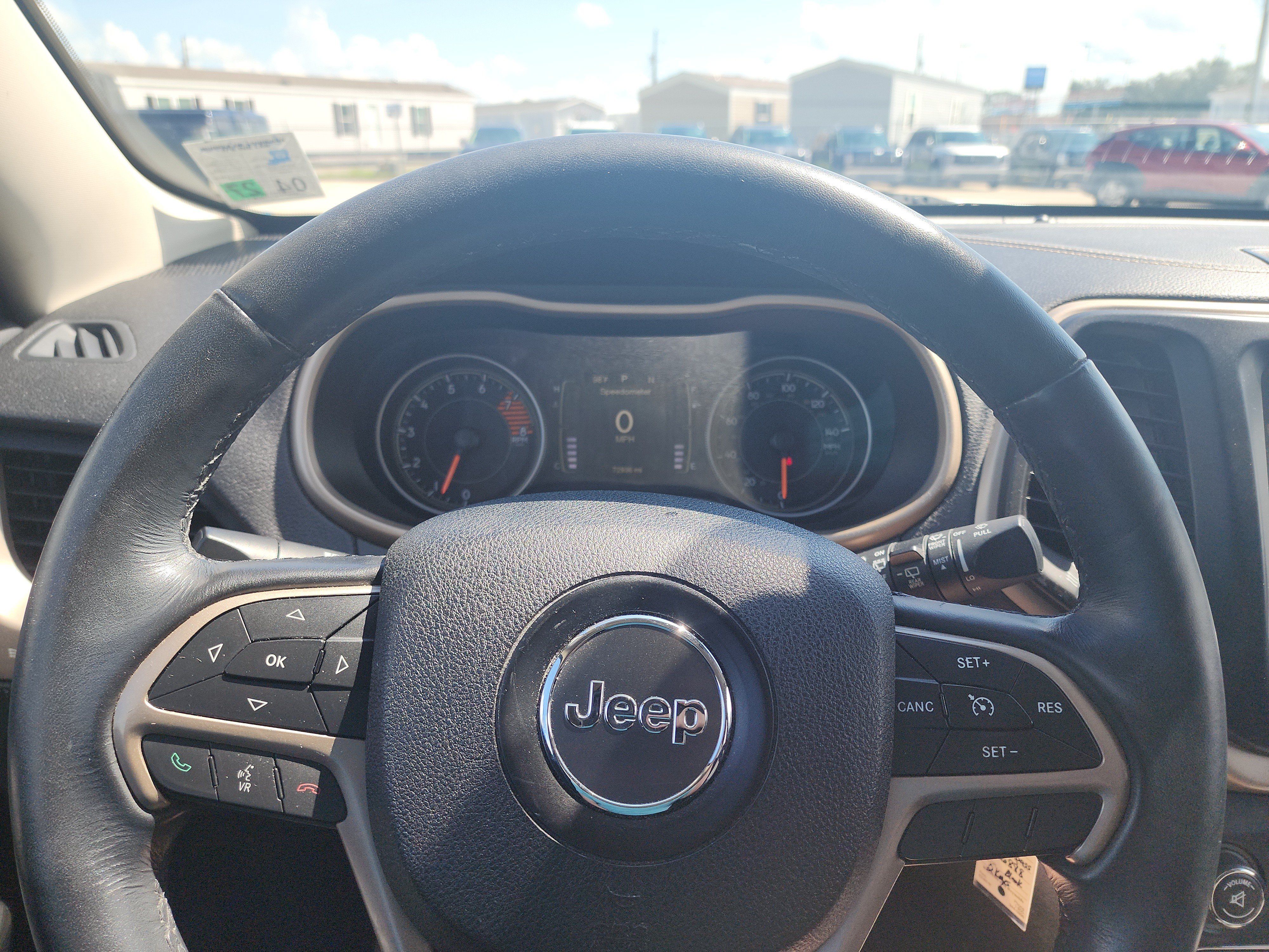 Used 2016 Jeep Cherokee Latitude w/ Comfort & Sound Group FWD image 24
