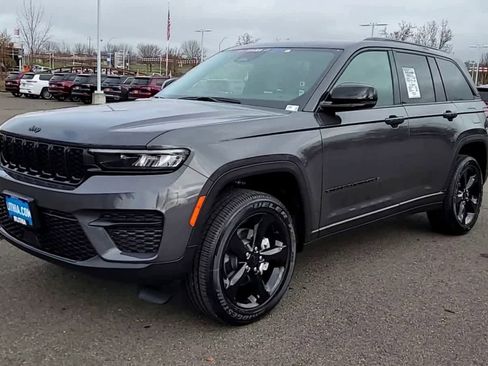 New 2025 Jeep Grand Cherokee Altitude image 4