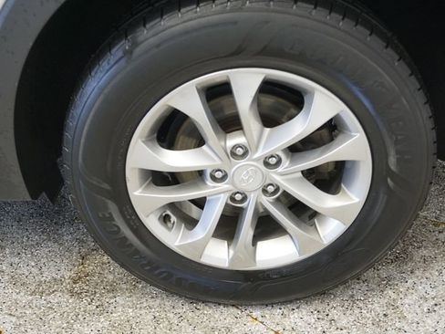 Used 2019 Hyundai Santa Fe SE image 24