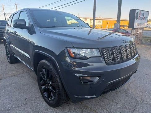 Used 2017 Jeep Grand Cherokee Altitude image 5