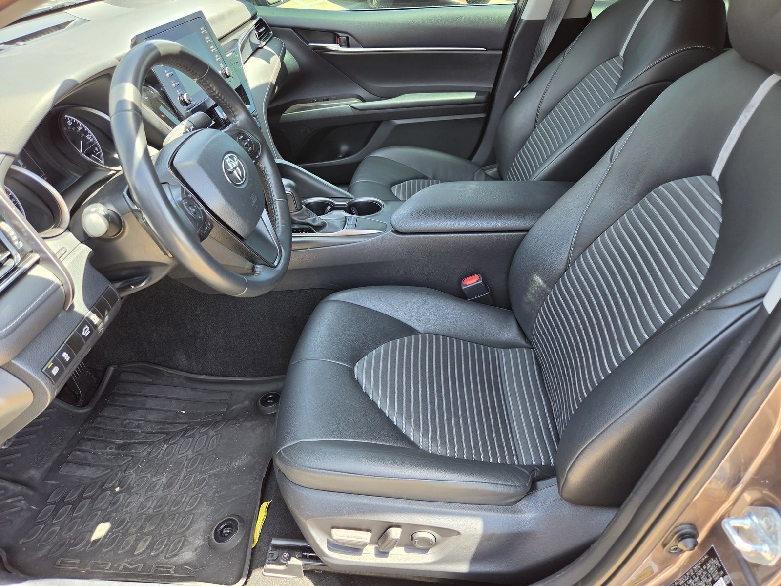 Used 2024 Toyota Camry SE FWD image 13
