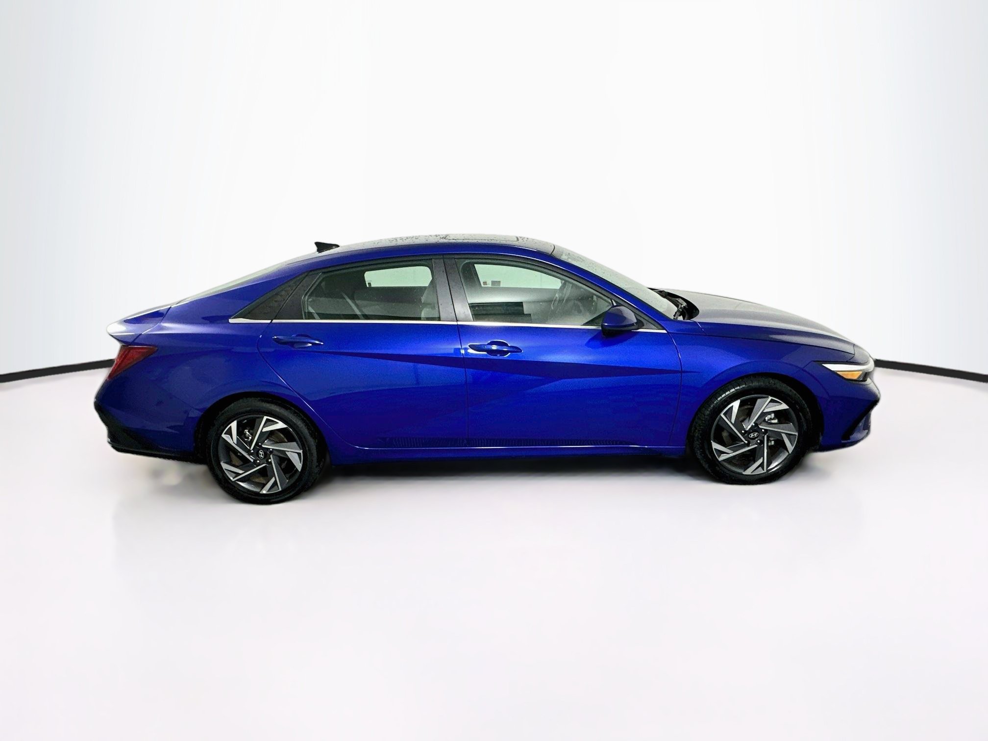 Used 2025 Hyundai Elantra SEL FWD image 10