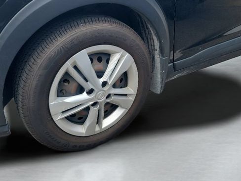 Used 2023 Nissan Kicks S FWD image 9