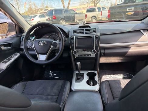 Used 2014 Toyota Camry SE FWD image 13