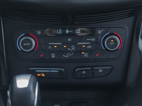 Used 2019 Ford Escape SE image 28