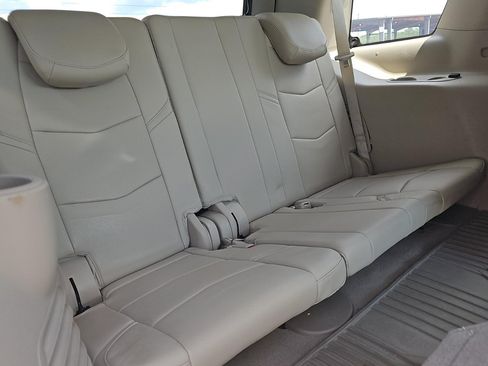 Used 2018 Cadillac Escalade Luxury RWD image 6