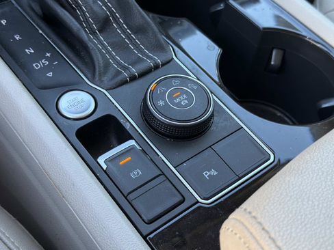 Used 2022 Volkswagen Atlas SE w/ Panoramic Sunroof Package image 16