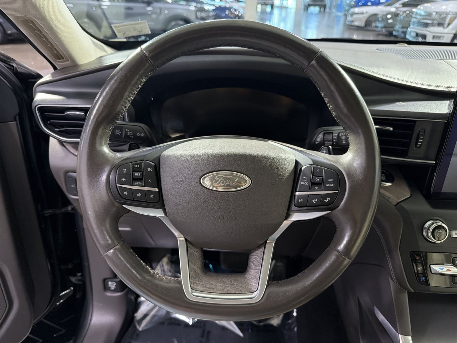 Used 2020 Ford Explorer Platinum w/ Premium Technology Package AWD/4WD image 25