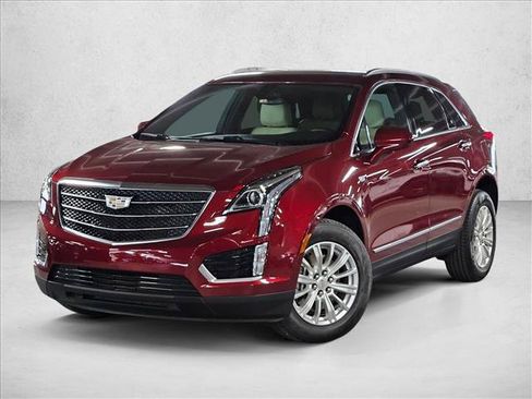 Used 2017 Cadillac XT5 FWD image 2