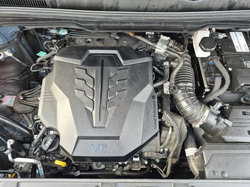 Used 2023 Kia Carnival SX image 19