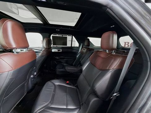 Used 2021 Ford Explorer Platinum w/ Premium Technology Package RWD image 29