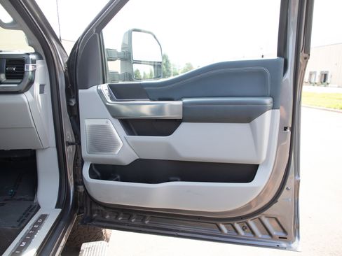Used 2023 Ford F350 Limited w/ FX4 Off-Road Package AWD/4WD image 9