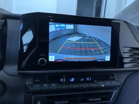 Used 2025 Toyota Camry LE image 28