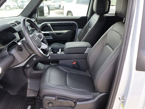 Used 2024 Land Rover Defender 90 S image 14