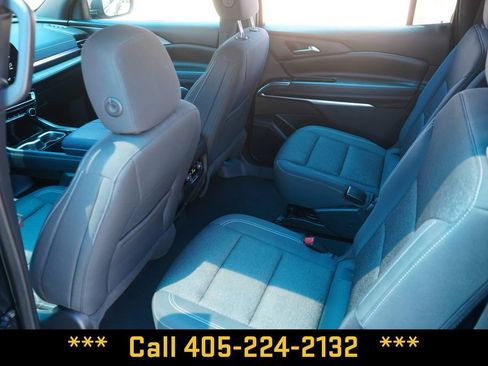 Used 2025 Chevrolet Traverse LT FWD image 25