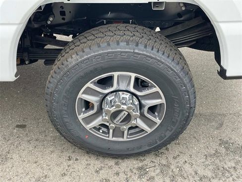 New 2025 Ford F350 XLT w/ 360-Degree Camera Package image 32