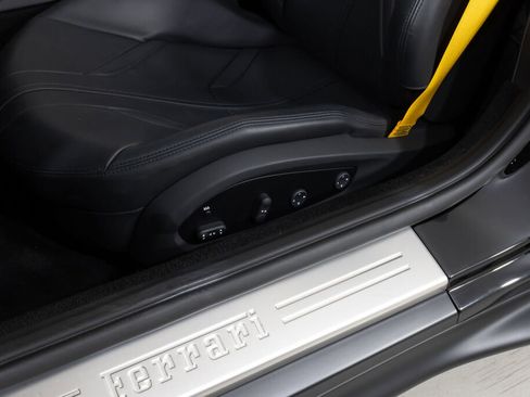 Used 2023 Ferrari 812 GTS image 31