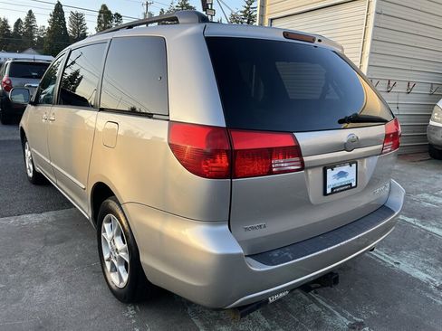 Used 2004 Toyota Sienna XLE AWD/4WD image 3