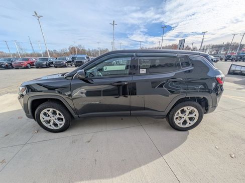 Used 2024 Jeep Compass Sport image 6