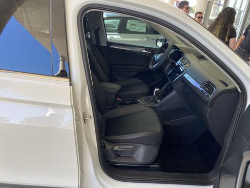 Used 2023 Volkswagen Tiguan SE FWD image 28