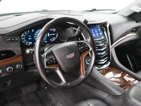 Used 2020 Cadillac Escalade ESV Premium Luxury AWD/4WD image 23