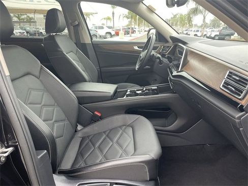 Used 2024 Volkswagen Atlas SE image 27